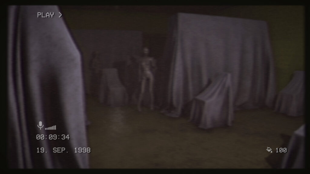 The Backrooms 1998 - manekýny